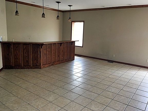5th image of 1023 W 1st St