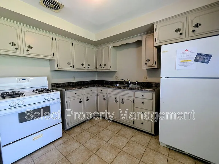 1419 Aberdeen Ln — Photo 5