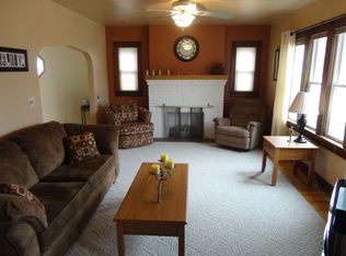 949 N 11th St, Manitowoc, WI 54220