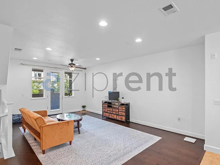 5279 Iron Horse Pkwy — Photo 5