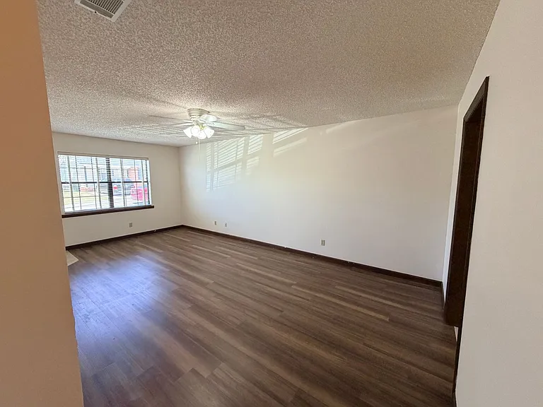 1755 Poplar St #B — Photo 12