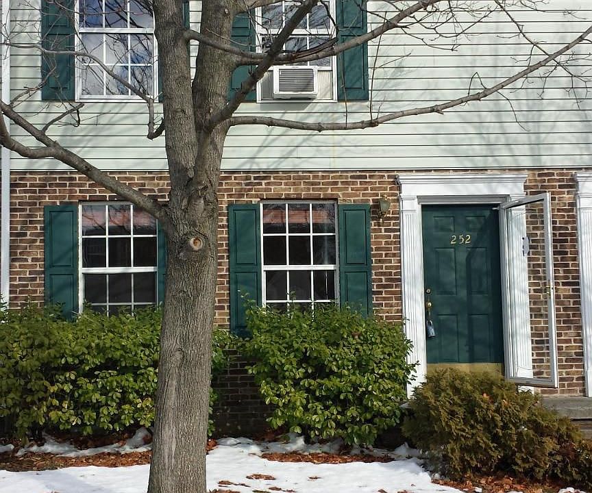 1st image of 252 Waterford Ln
