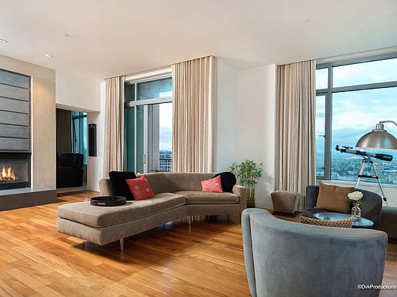 4th image of 165 6th Ave Unit 2502