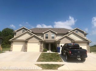 10724 Westover Rd, Peculiar, MO 64078