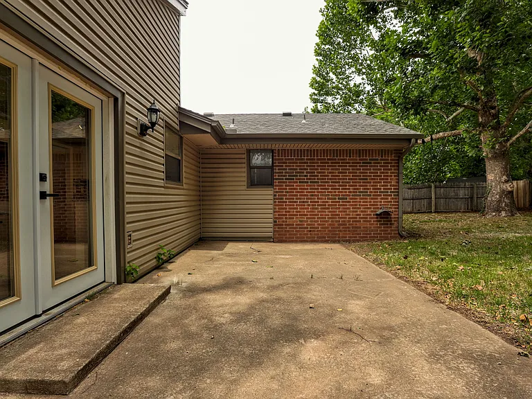 605 Springwood St — Photo 23