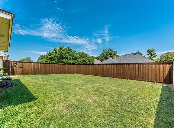 4th image of 819 Rush Creek Dr