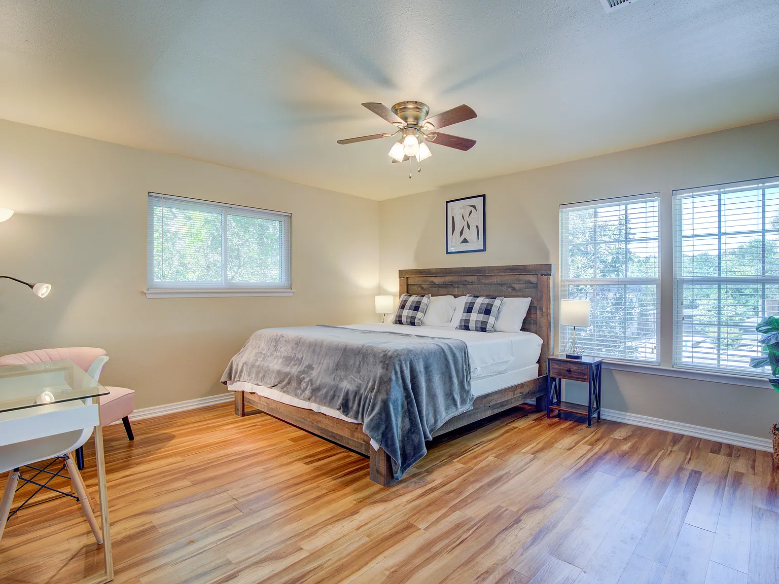 4 bed, $4,800 — Photo 2