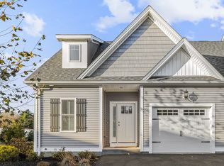 73 Lakeside Dr #73, Orange, CT 06477