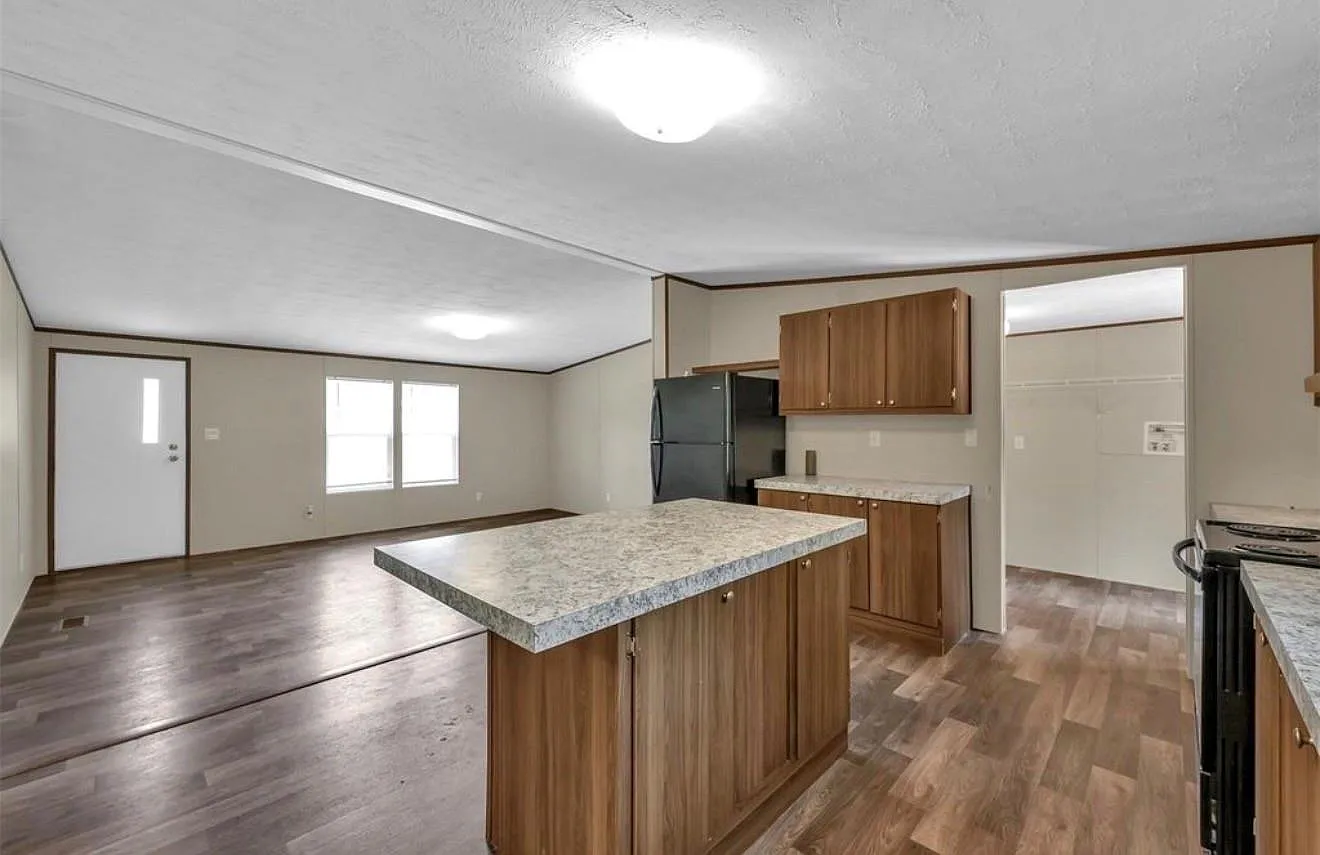 4 bed, 2.0 bath, 1520 sqft, $1,550 — Photo 2