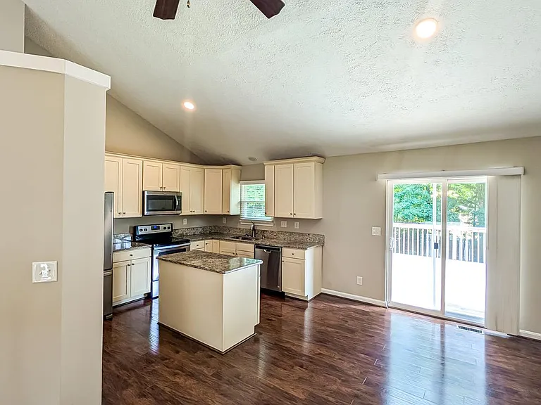 21530 Warwick Ct — Photo 18