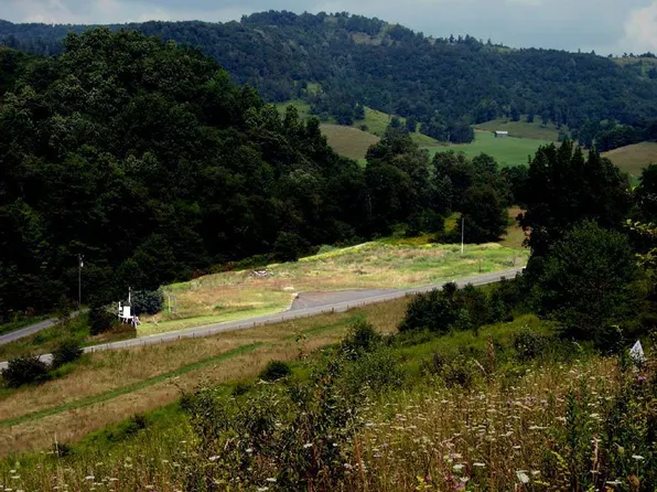 Seneca Trl, Slatyfork, WV 26291