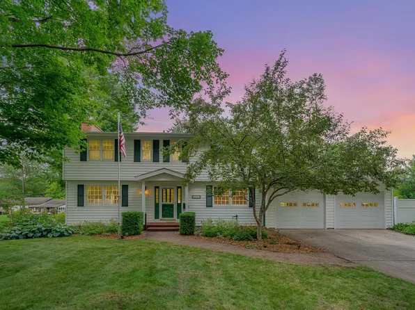 3707 Greenbrier Ter, Midland, MI 48642