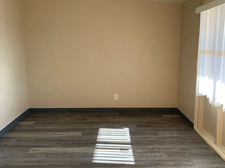 510 N Wall Ave — Photo 2