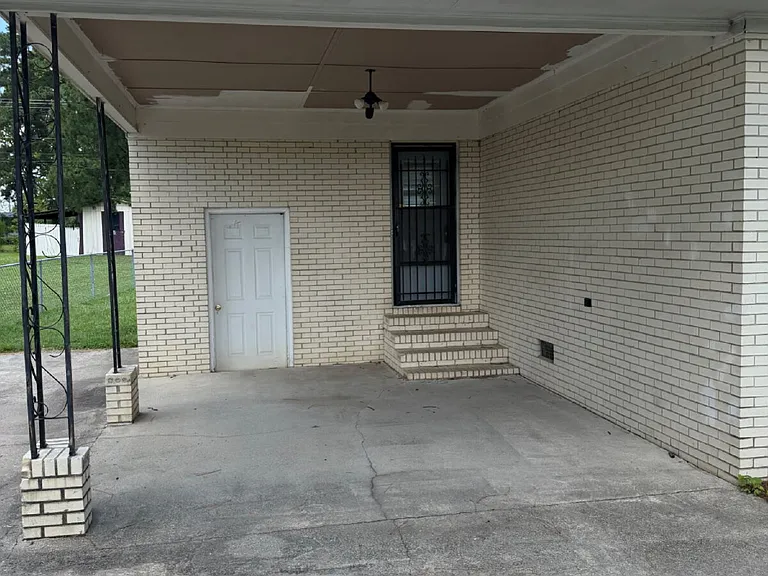450 Lees Country Club Rd — Photo 2
