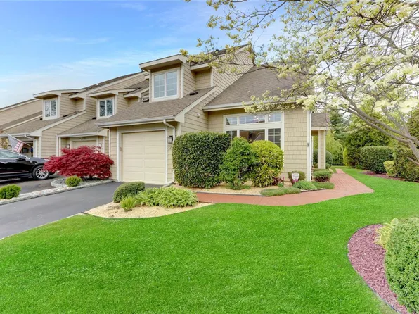 37 Doral Lane #37, Bay Shore, NY 11706
