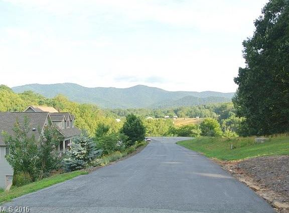 2nd image of 28 Lauren Ln