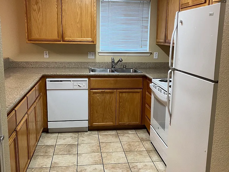 357 Acacia St #3 — Photo 8