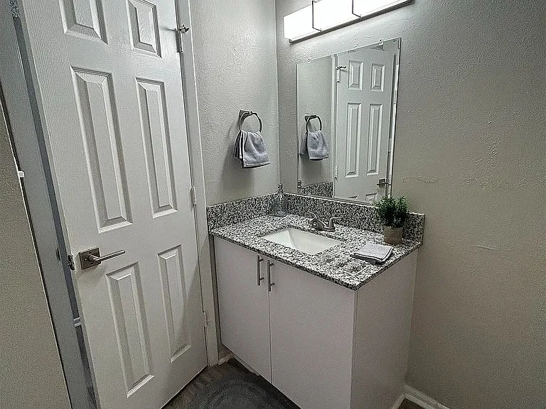 Guest_Bathroom_130700