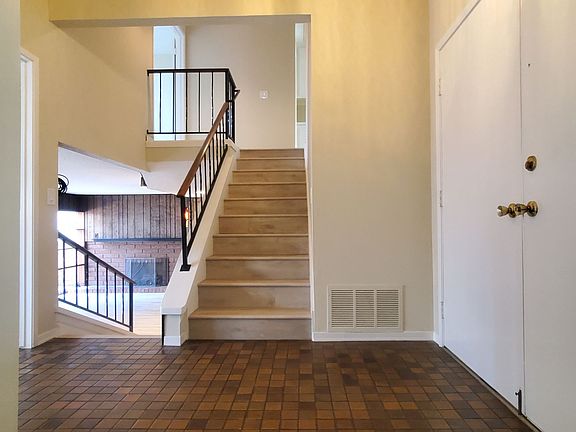 2nd image of 347 Avenida Arboles