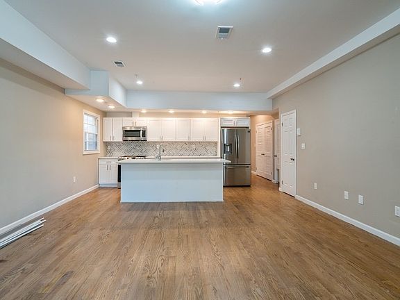 4th image of 105 Storms Ave #1A