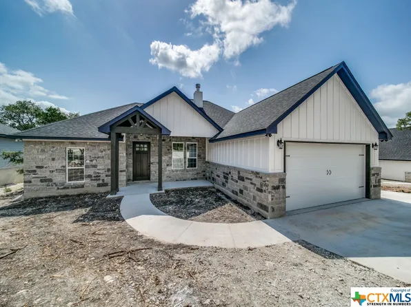 928 Stallion Springs Dr, Fischer, TX 78623