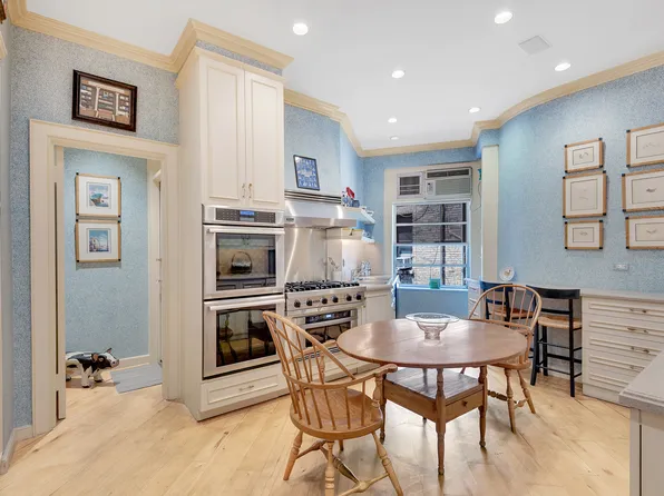 555 Park Avenue image 5 of 10