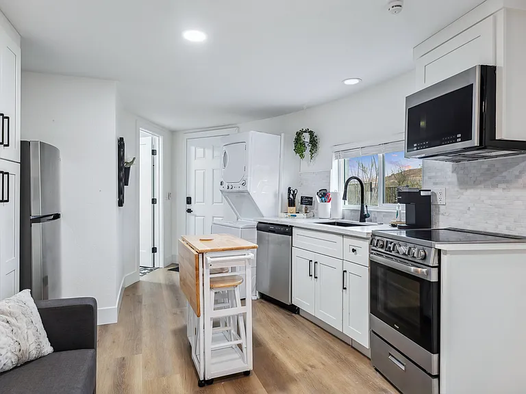 941 Red Rock Rd #D — Photo 11