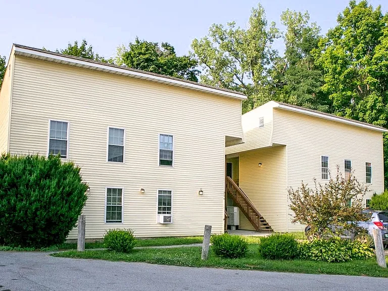326 Pleasant Street — Photo 3