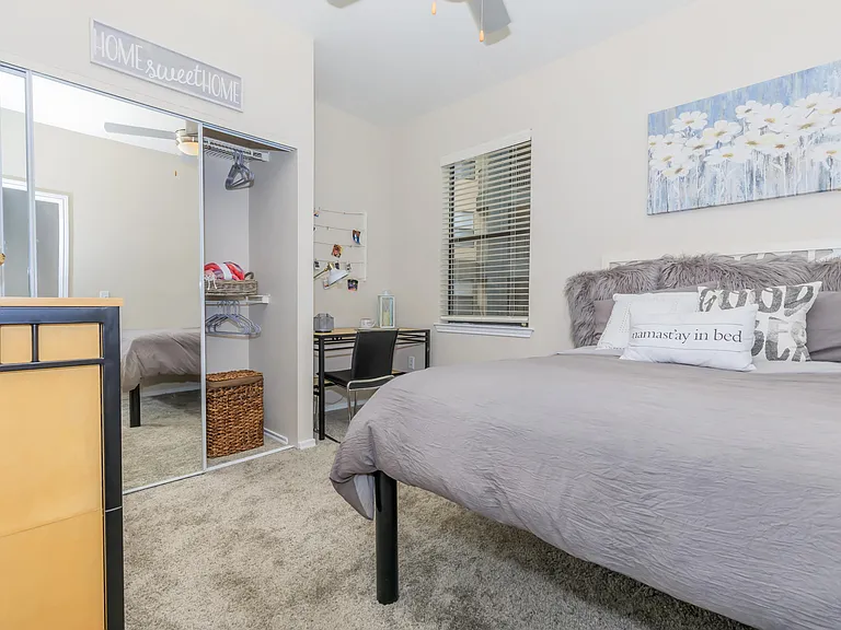 Riverwalk Luxury Apartments — Photo 8