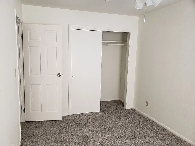 2212 Glenwood Cir — Photo 14