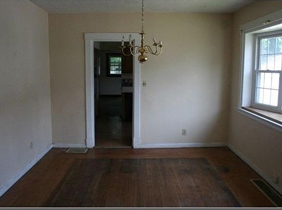 4th image of 1712 Mills Ave