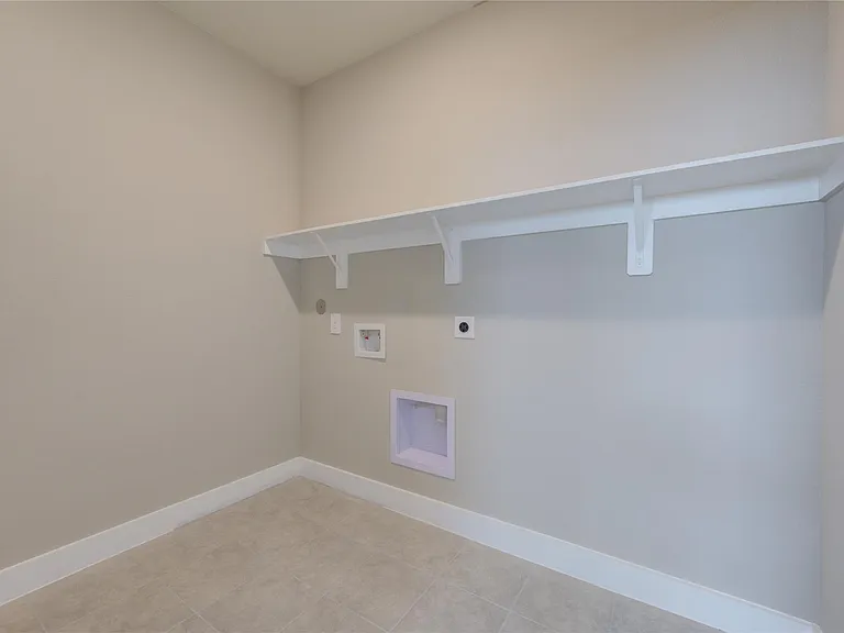 1709 Summerlyn — Photo 34