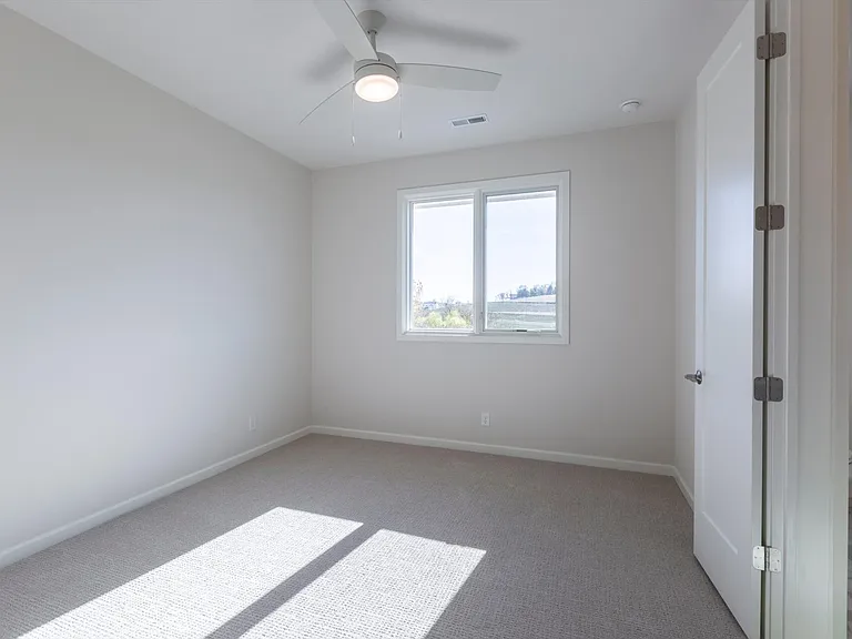 21911 Parkview Dr — Photo 41
