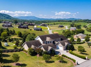 1424 Robert Ridge Rd, Sevierville, TN 37862