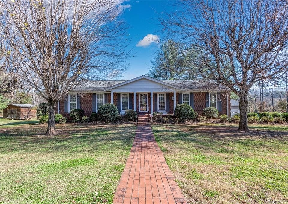 1st image of 100 Knollwood Dr
