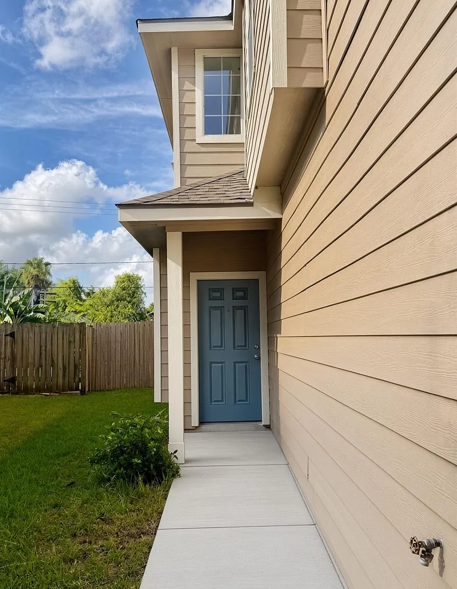 3 bed, 2.5 bath, 1615 sqft, $1,850 — Photo 1