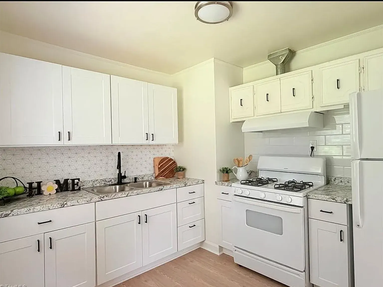 3 bed, 876 sqft, $1,400 — Photo 4