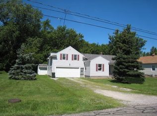 820 Devonshire Dr, Sheffield Lake, OH 44054