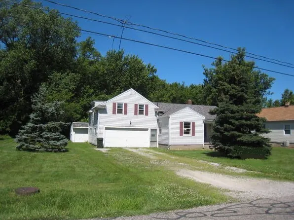 820 Devonshire Dr, Sheffield Lake, OH 44054