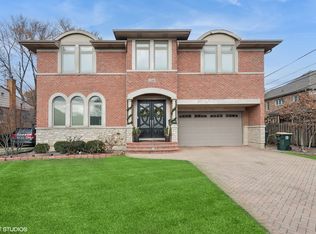 1208 Frances Pkwy, Park Ridge, IL 60068