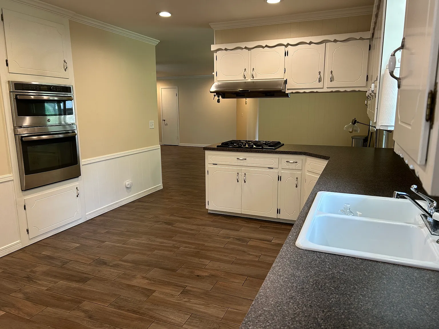 713 W Oakland St — Photo 3