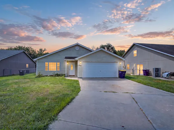 216 Kopp Dr, Manhattan, KS 66502