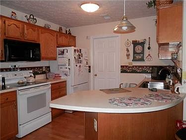 4th image of 104 Williamsburg Dr