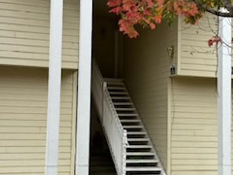 138 Crestview Ter — Photo 2