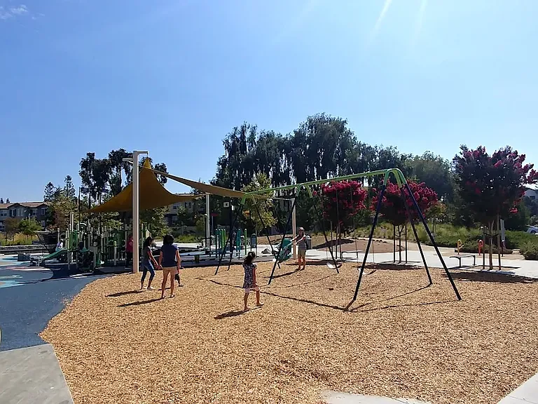 411 Toyama Dr — Photo 33