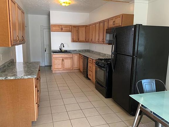 2nd image of 303 W Lincoln St