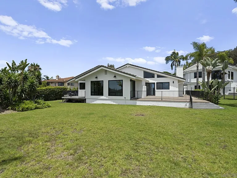 683 Marine View Ave — Photo 22
