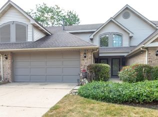 184 Springdale Ln, Bloomingdale, IL 60108