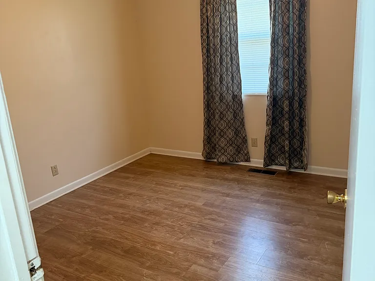 1016 Kennedy St — Photo 9