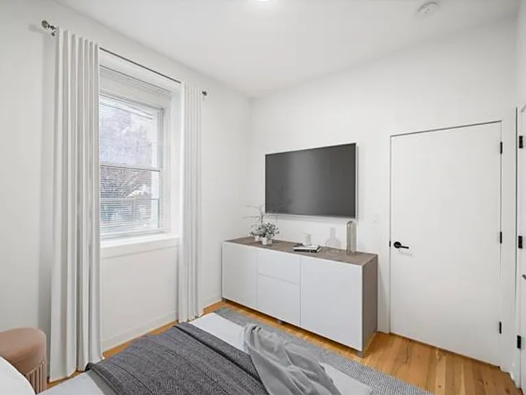 716 Madison St #106 — Photo 11